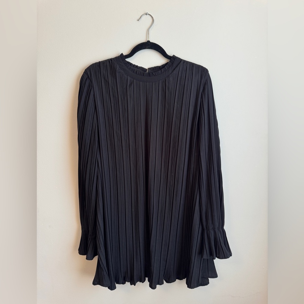 Lulu's Elegant Pleated Black Long-Sleeve Flowy Cocktail Dress